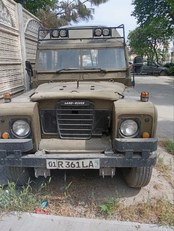 Машина Land-Rover 1 Машина Land-Rover 1