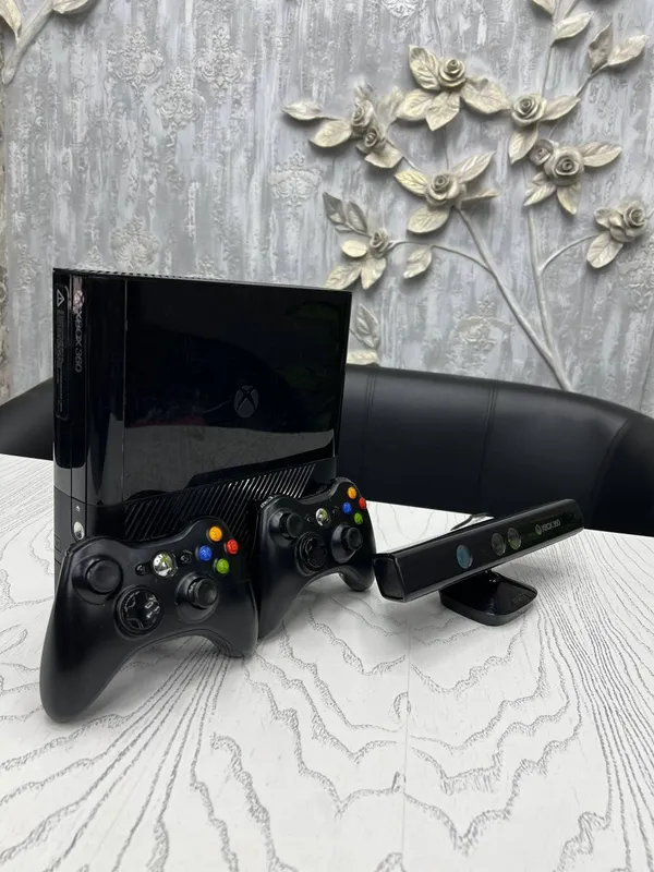 Xbox 360e 250gb. 2