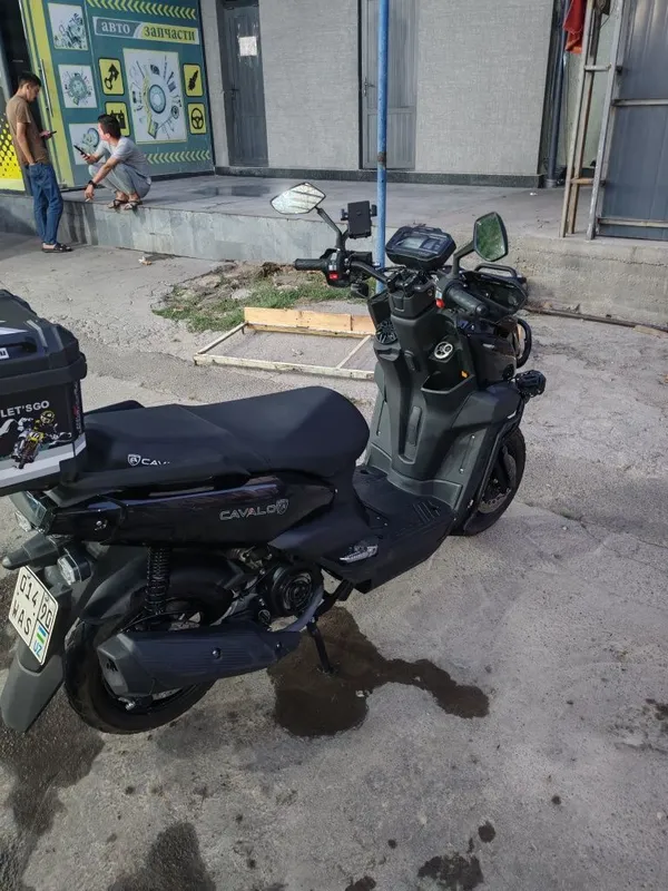 Skuter tank sotiladi 800$ yurgani 5000 km 2025 yili 1