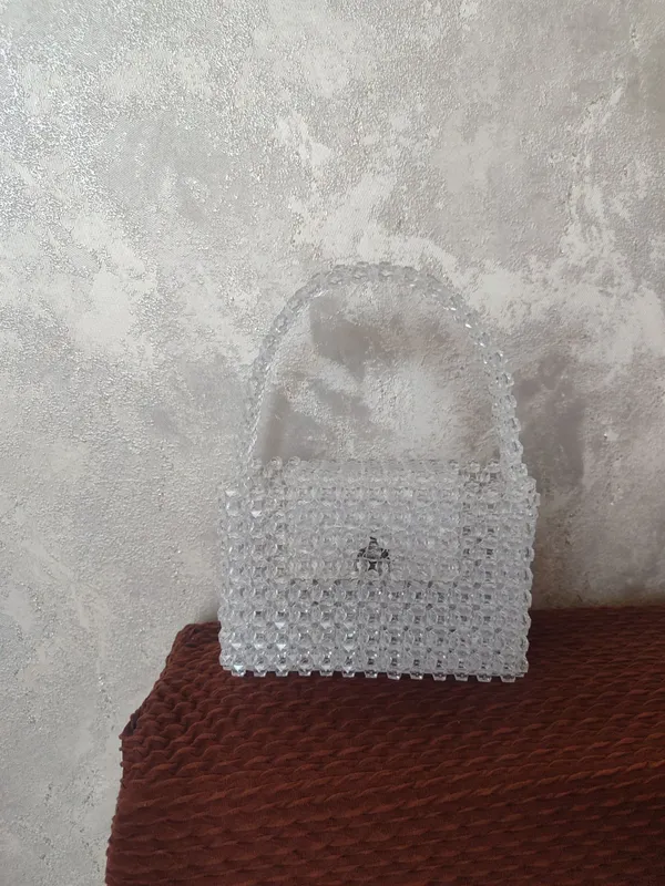 Sumka sotiladi qizlar sumkasi