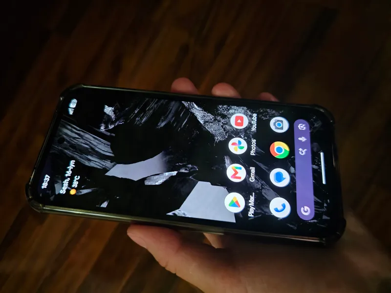 Google pixel 8a — фото 1