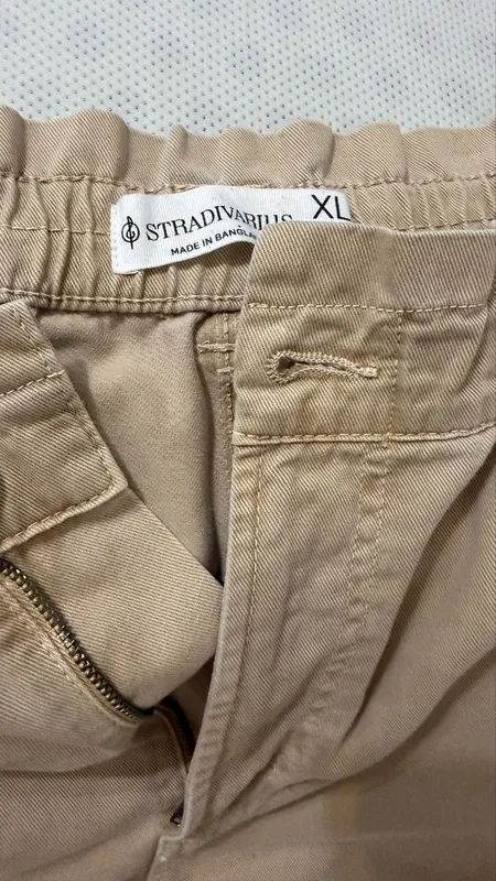 Брюки джинсы Stradivarius бежевого цвета — фото 1