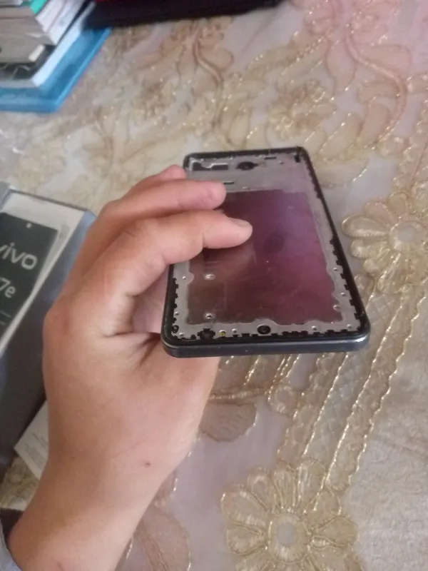 VIVO V 27 E. hamma joyiga javob faqat ekran singan — фото 2