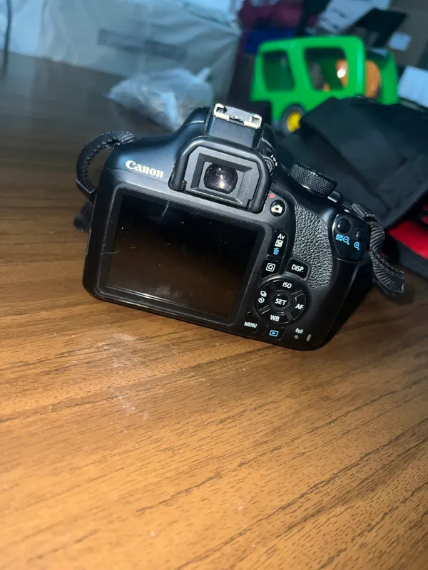 Canon D 1300 fotoapparati sotiladi 1