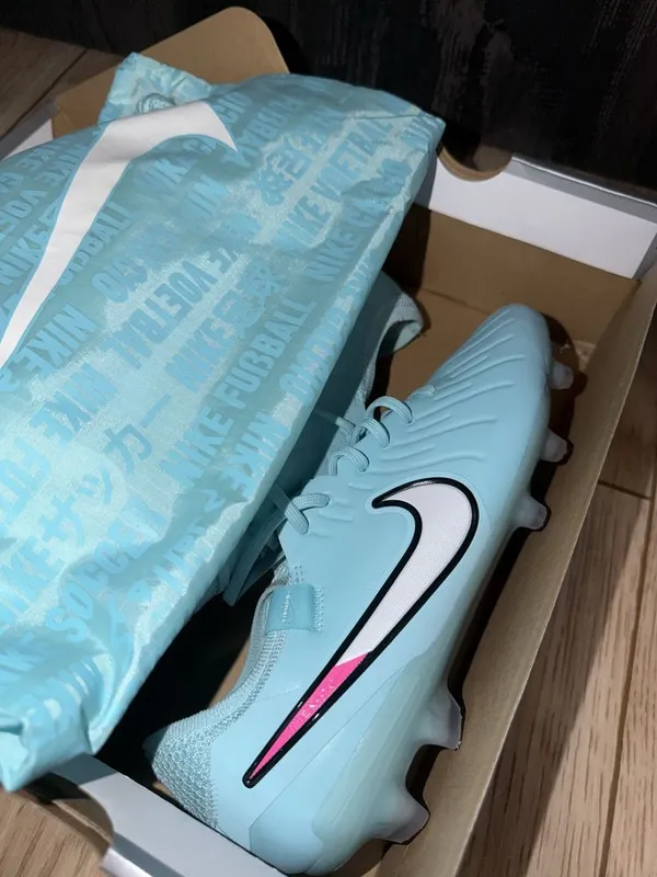 Продам новые оригинальные бутсы Nike Tienpo 43его размера 8 Продам новые оригинальные бутсы Nike Tienpo 43его размера 8