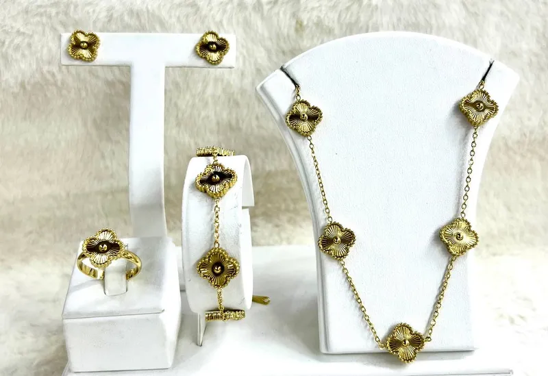 Набор бижутерии Van Cleef 1