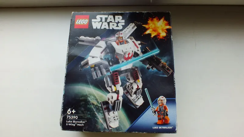 Продаётся новый набор Lego star wars 75390.