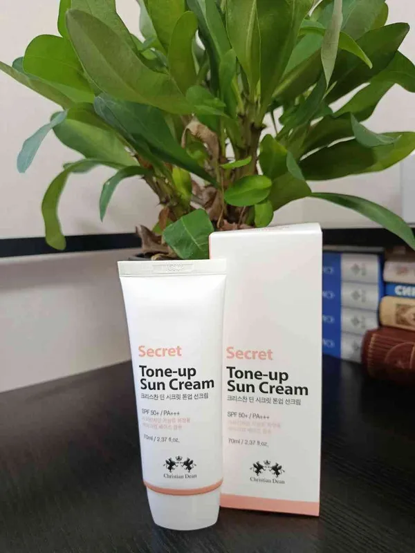 TONE UP SPF 50+/ PA+++
ЦЕНА — 70 ТЫСЯЧ