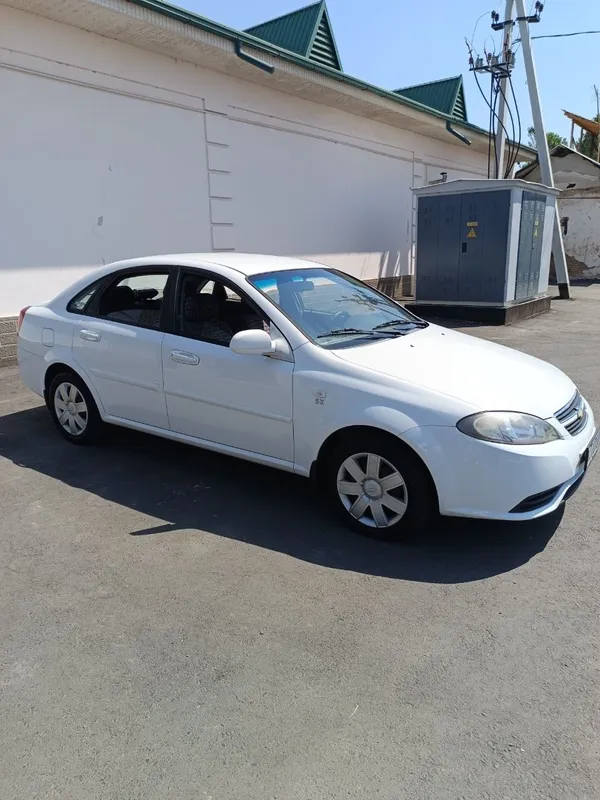 Автомобиль Gentra. 2