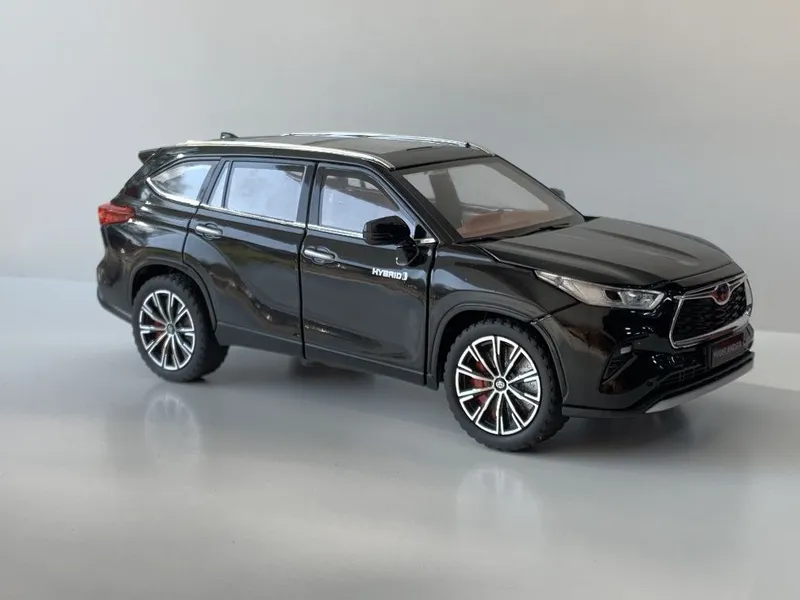 Modelka Toyota Highlander 1:24 2