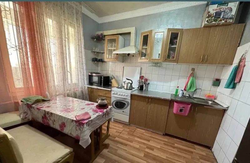 Bobur ko‘chasida 3 xonali kvartira sotiladi 5