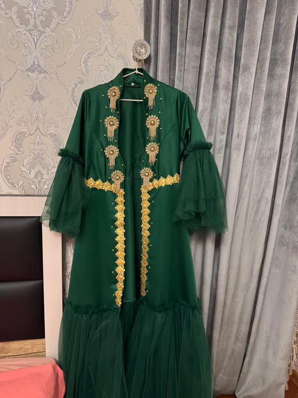Куплен за 800 тысяч, продаётся за 200 тысяч, надет 2 раза Куплен за 800 тысяч, продаётся за 200 тысяч, надет 2 раза