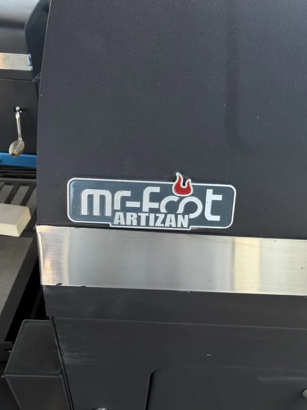 Гриль-барбекю Mr. Foot Artizan на древесном угле с коптильней 2 Гриль-барбекю Mr. Foot Artizan на древесном угле с коптильней 2