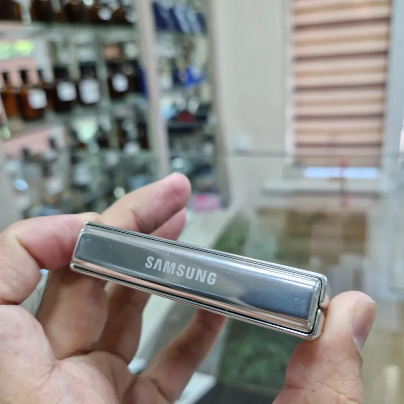 Samsung Flip5 4 Samsung Flip5 4
