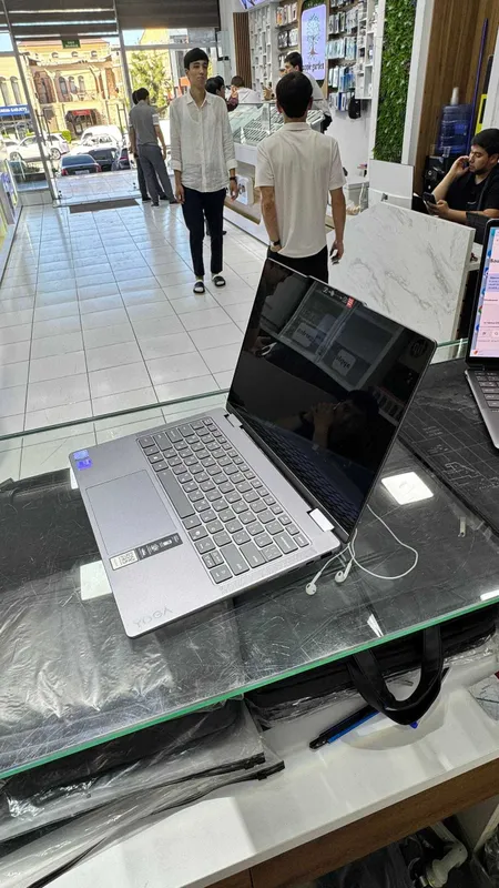 Lenovo Yoga ultra7 ekran14 — фото 2