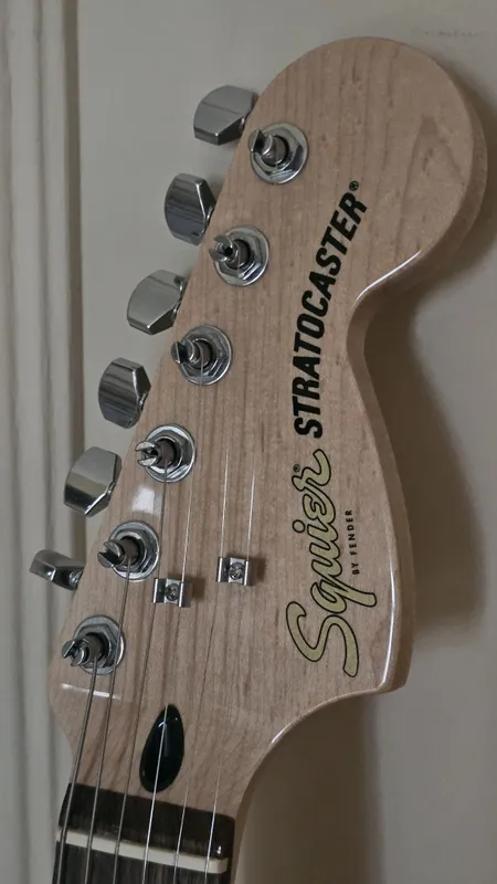 Squier by Fender Stratocaster HSS, Sunburst 2 Squier by Fender Stratocaster HSS, Sunburst 2