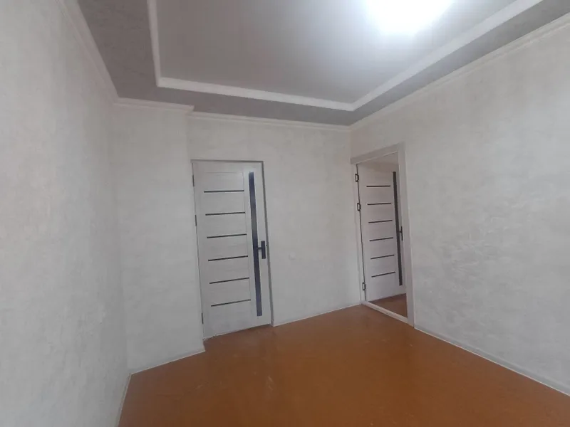 Kamarovada 3 xonali uy sotiladi