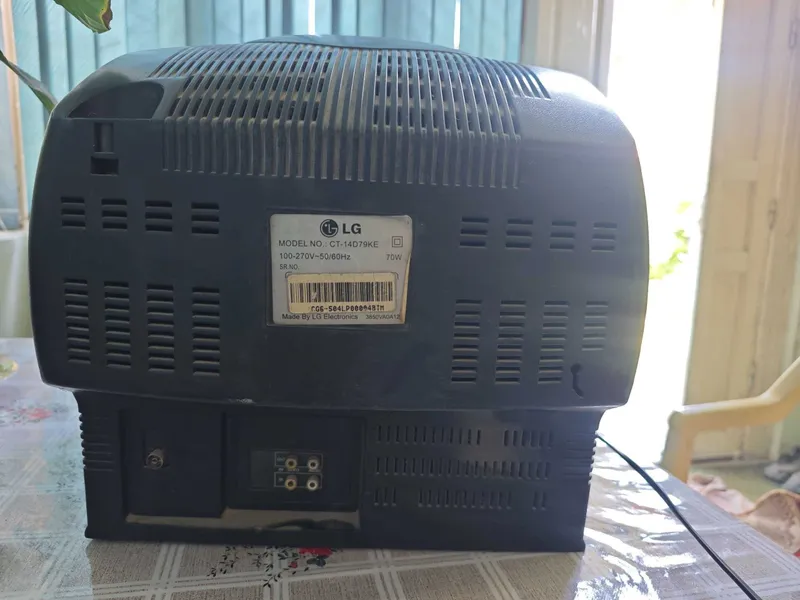 Телевизор LG CT-14D79KE 2