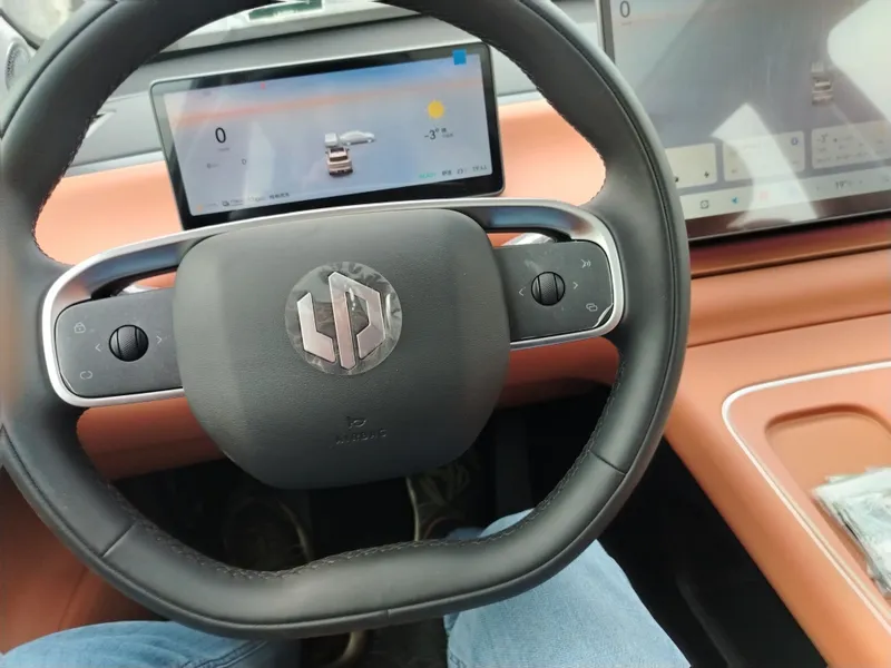 Leapmotor c10 Hybrid restayling, dop opsiya li hamma rangi bor — фото 4