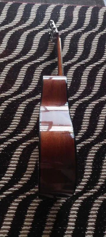 Akustika gitara sotladi 3