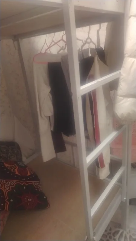 2 etajli temir kravat sotiladi. Prodayotsa dvuxyarosnaya krovat