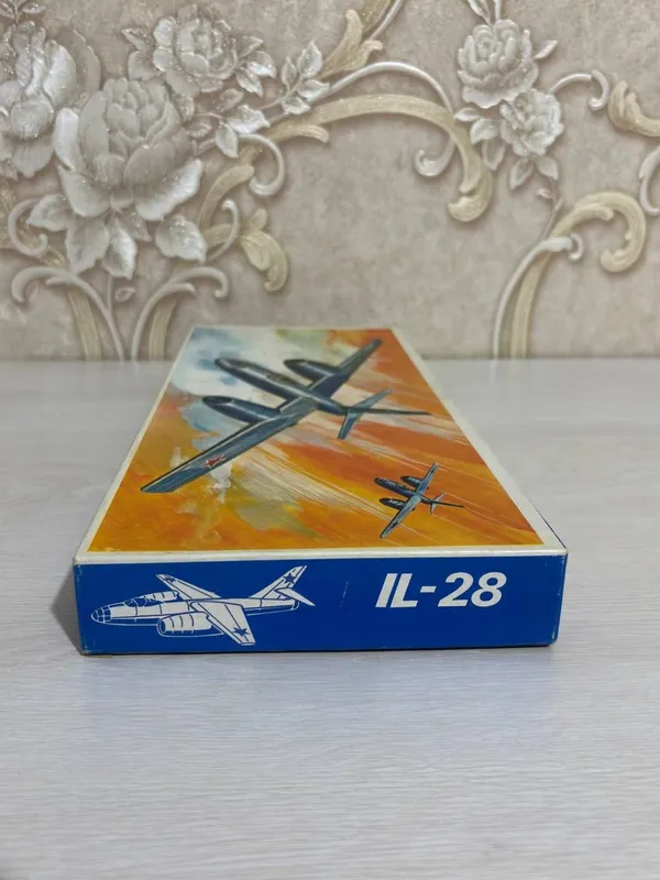 Сборная модель самолёта IL-28 (масштаб 1:100, винтаж) — фото 4