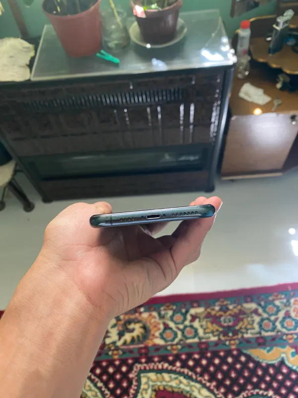 iphone 11 pro max 4