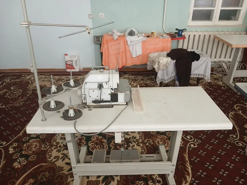 Overloq bilan tikuv mashina sotiladi