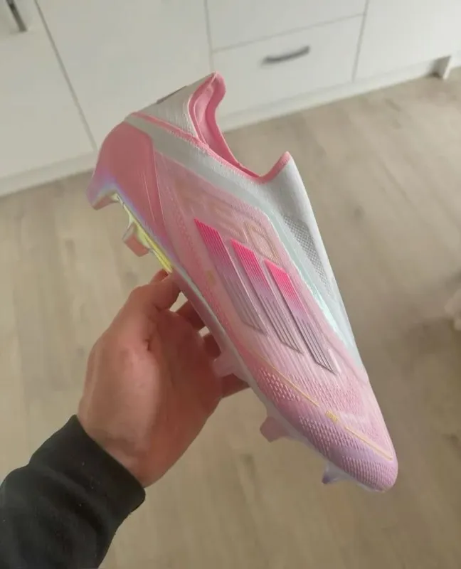 Продаются бутсы adidas f50 Продаются бутсы adidas f50