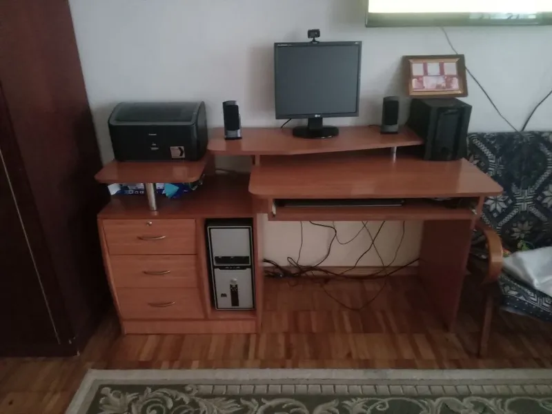 Продается компьютерный стол