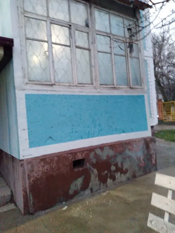 Чирчик шахар 10-микрораён карвон 1-хонали 1-этаж 2x3 балкони бор Кварт 6
