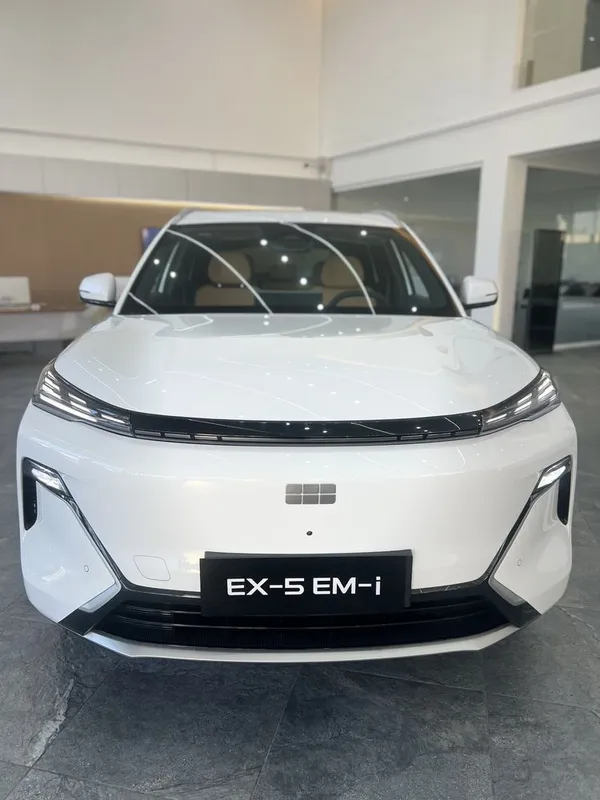 Geely EX5 EM-i гибрид 3 Geely EX5 EM-i гибрид 3