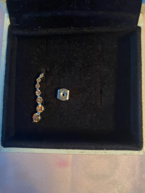 Серьга с кристаллами SWAROVSKI 2 Серьга с кристаллами SWAROVSKI 2