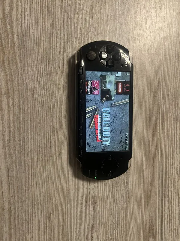 Psp 3000, 4gb memory stick 1 Psp 3000, 4gb memory stick 1