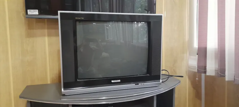 Телевизор ройсон с подставкой 2