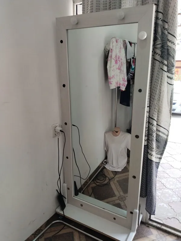 Kuzgu kiyim dukonlar uchun qulay