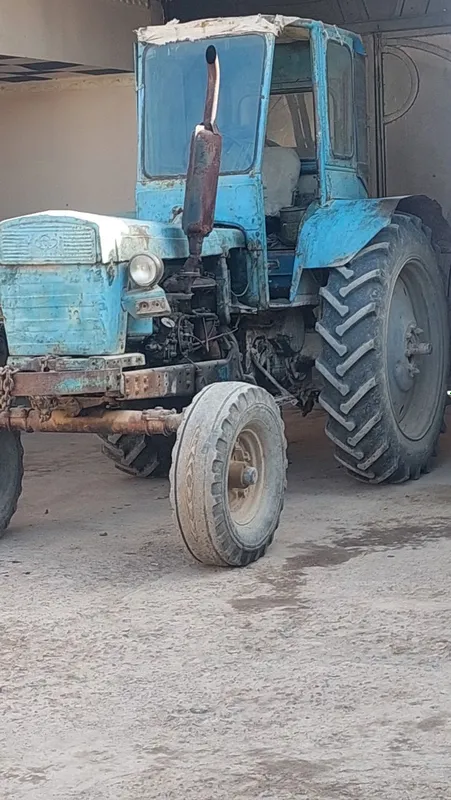 Трактор продаётся, цена договорная 2