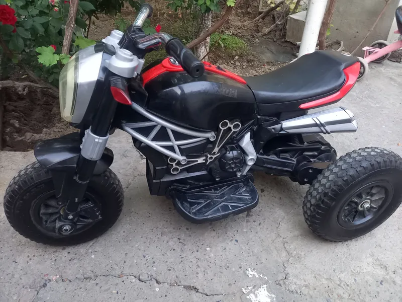 Bolalar mototsikli velosipedlari sotiladi