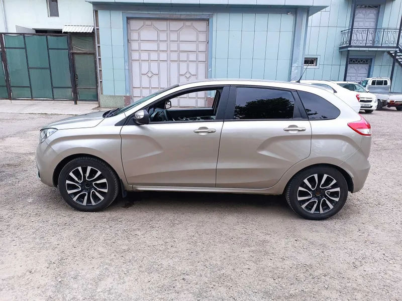 Обмен Lada Xray 2018 года автомат коробка (робот) на метане — фото 1