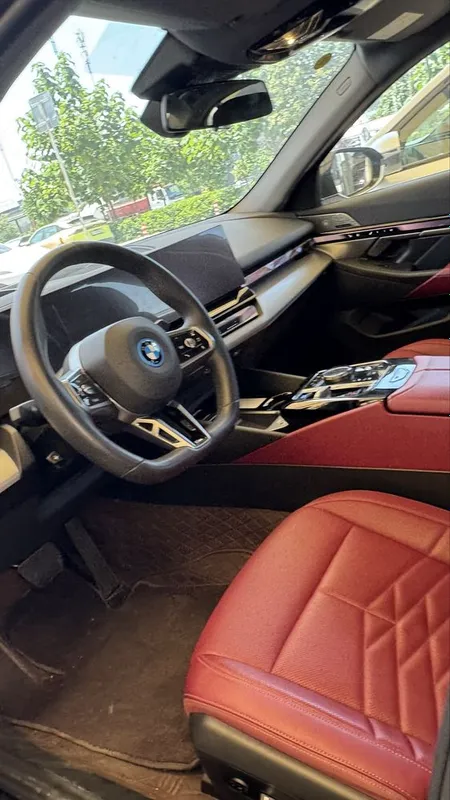 Bmw i5 40L monitorli 3 Bmw i5 40L monitorli 3