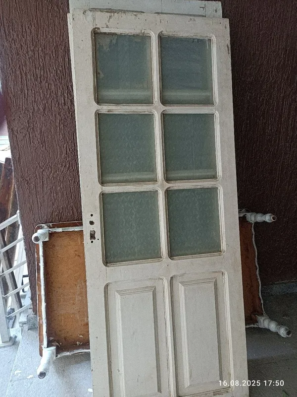 Eshiklar eskiroq yaxshi narx birerama 1
