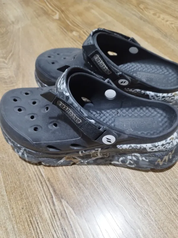 Продам оригинальные кроксы 3