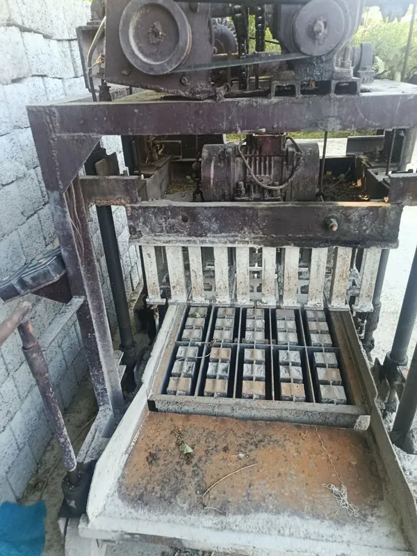 Shlakablok apparat sotiladi.