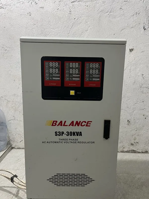 Uch fazali kuchlanish stabilizatori (30kVA)