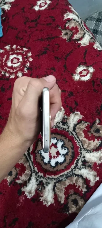 Honor x9b aybi yo hamma joyi radnoy 12+8 ga 256 xotira narxi 3mln 5