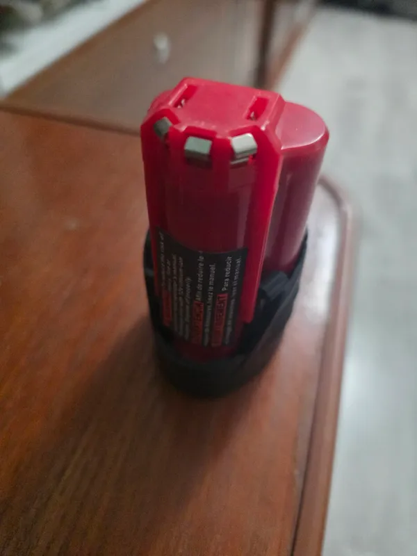 продам аккумулятор отMILWAUKEE M12 3A
