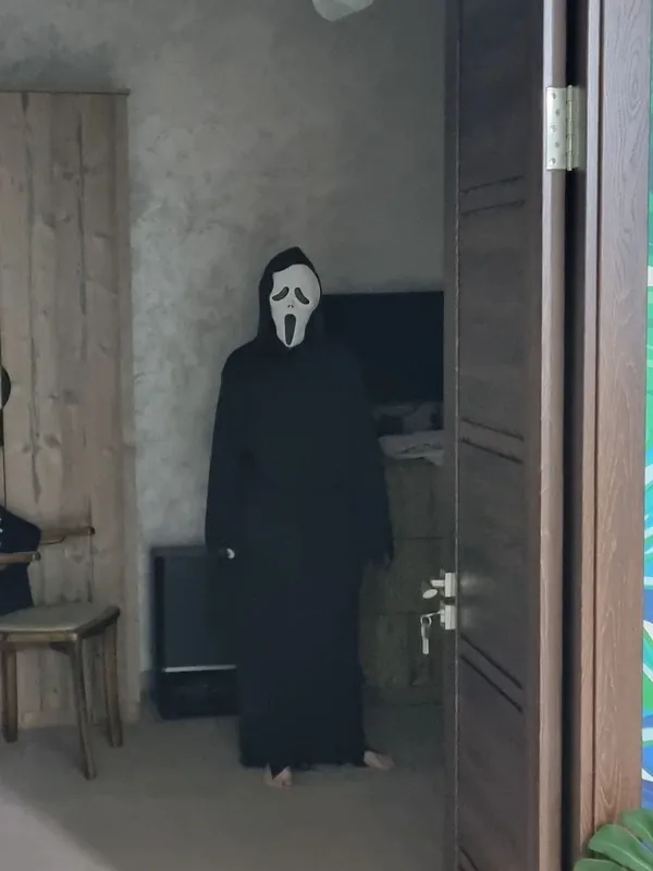 170 sm bo‘yli uchun yangi Qichqiriq kostyumi 2 170 sm bo‘yli uchun yangi Qichqiriq kostyumi 2