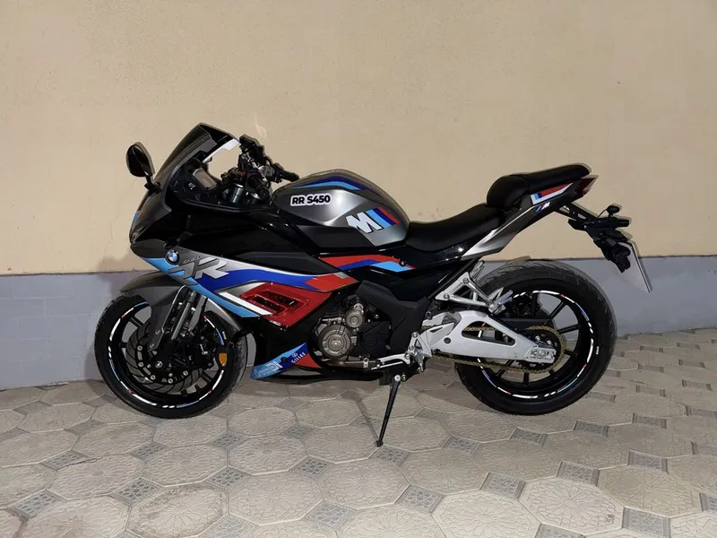 BMW 400 kub BMW. 2025 oktabr