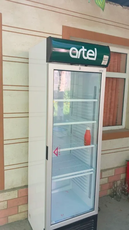 Artel vetrina xolodilnik