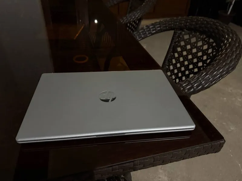Noutbul intel core i 3 yangi 2 oy oldin olingan